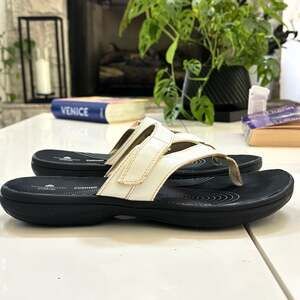 Clarks Cloudsteppers Women's Size 8 Brinkley Marin Adjustable Flip-Flop Sandals